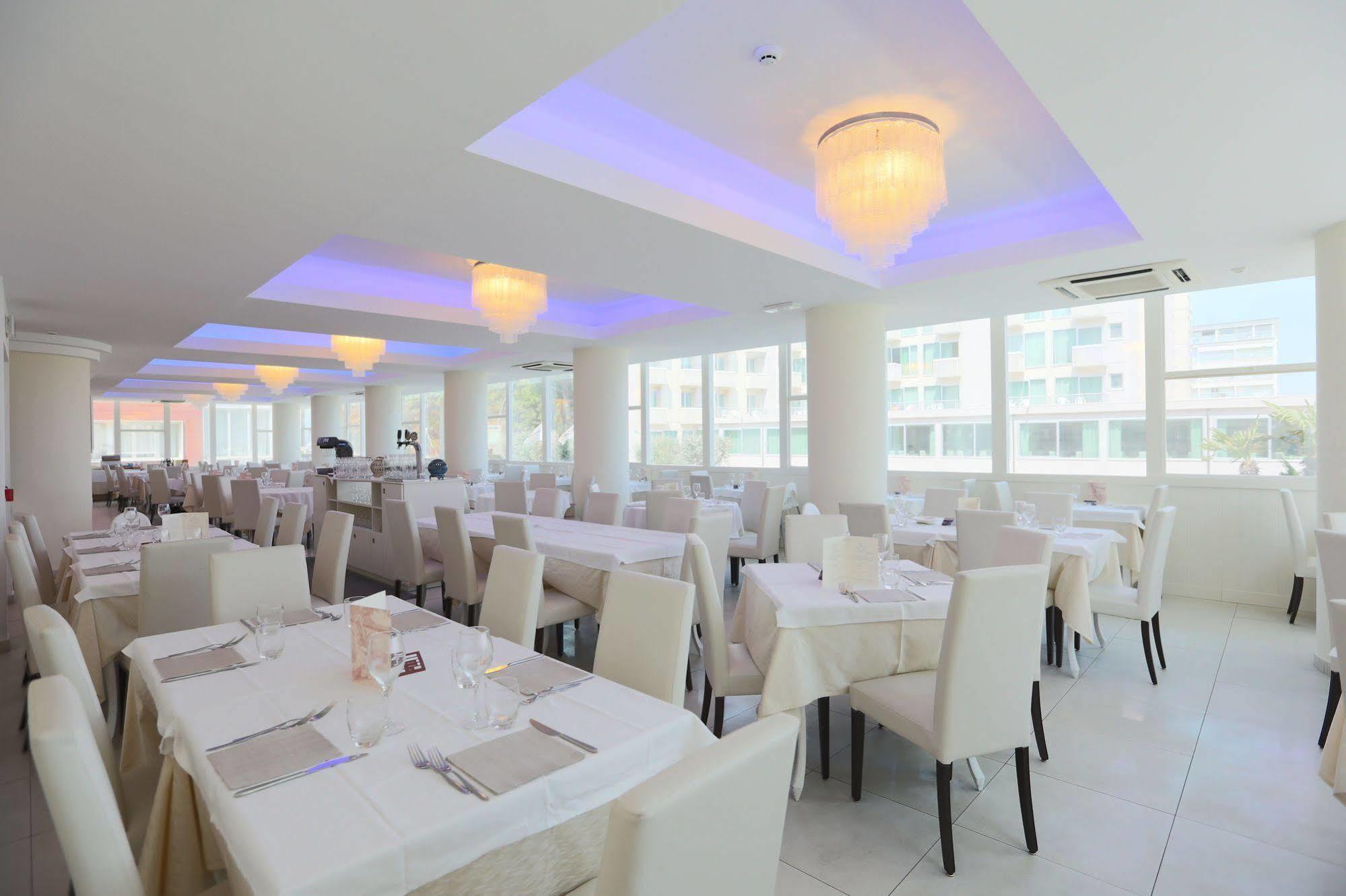 Hotel King - Azzurro Club Milano Marittima Kültér fotó